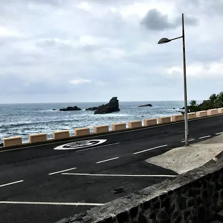 The Window: Panoramic Views Onto The Sea Appartement